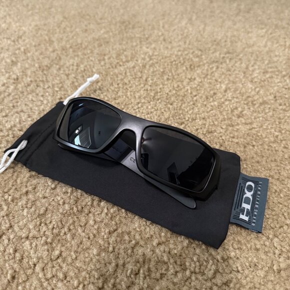 ( OO9014 ) Oakley Gascan Black Matte Frame Black Lens - Picture 1 of 8